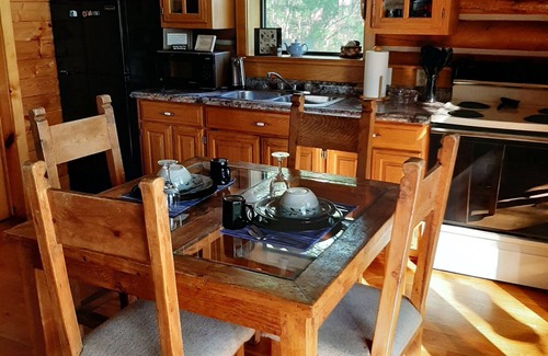 Eureka Springs Cabina | Cherokee mountain log cabin resort