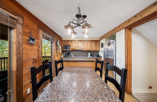 Chalet Village Cabina | Cherokee Winds 2 Bedroom Cabin by RedAwning