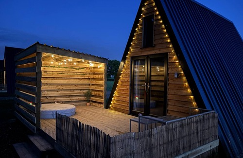 Shackerstone Cabina | Cherry Blossom - Cosy Cabin in the Countryside with Hot Tub