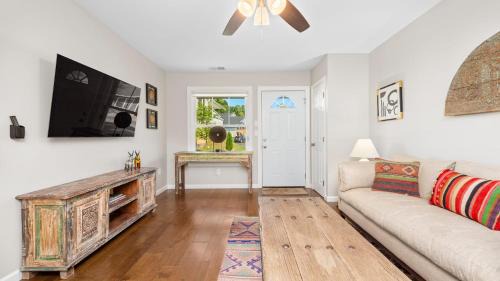 Asheville Casa | Cherry Blossom by AvantStay 6 Min to Downtown