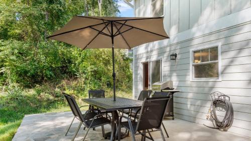 Asheville Casa | Cherry Blossom by AvantStay 6 Min to Downtown