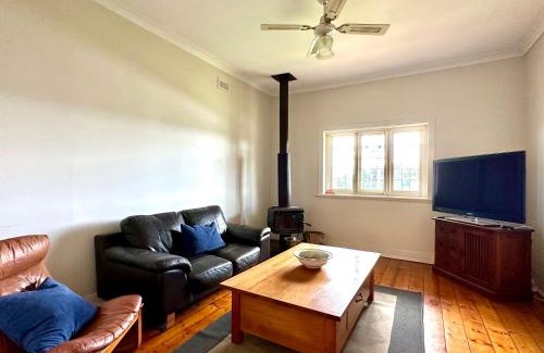 Beechworth Casa | Cherry Blossom Cottage - Beechworth-Getaways