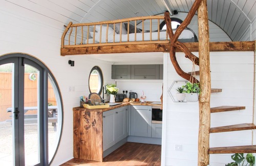 Diddlebury Cabaña | CHERRY BLOSSOM, with hot tub in Ludlow