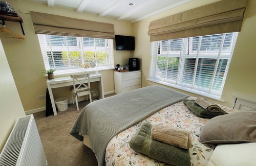 Shrivenham Casa | Cherry Bungalow Guesthouse
