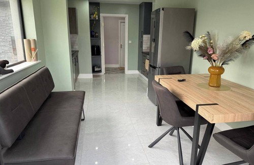 Enniskillen Cabaña | Cherry Chirp Cottage in County Fermanagha