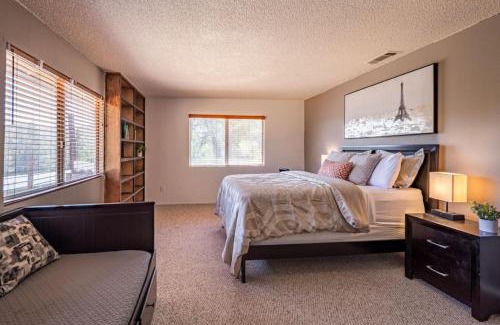 Oakhurst Casa | Cherry Cottage 15 min from Yosemite South Entrance
