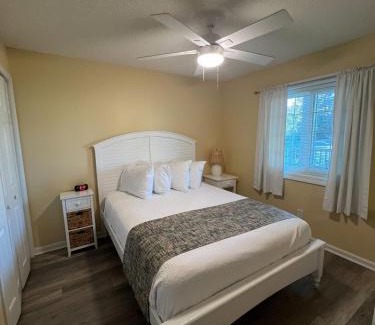 Cherry Grove Beach Apartamento | Cherry Grove 1BR screened porch 2nd Floor view