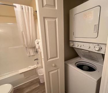 Cherry Grove Beach Apartamento | Cherry Grove 1BR screened porch 2nd Floor view