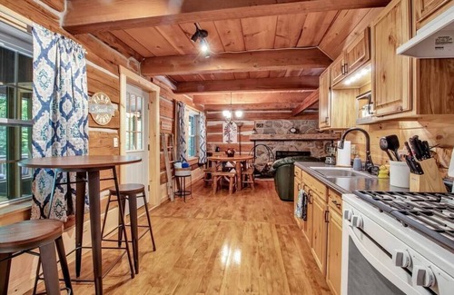Cherry Creek Cabina | Cherry Grove - Rustic Log Cabin