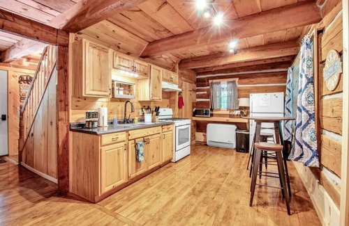 Cherry Creek Cabina | Cherry Grove - Rustic Log Cabin