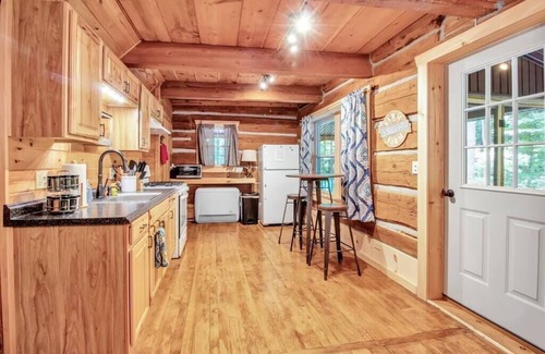 Cherry Creek Cabina | Cherry Grove - Rustic Log Cabin