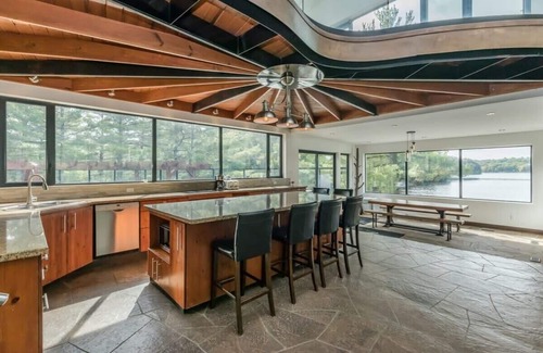 Utterson Casa | Cherry Island Muskokas Premiere Private Island