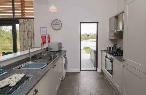Winkleigh Cabaña | CHERRY, pet friendly, luxury holiday cottage, with hot tub in Dolton