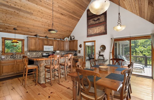New Plymouth Casa | Lake House Luxury Cabin!