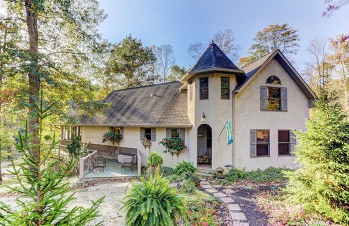 New Plymouth Casa | Lake House Luxury Cabin!