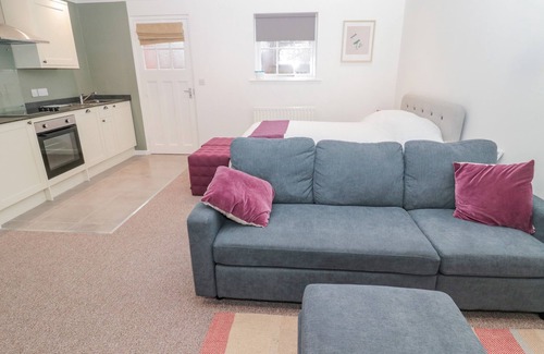 Ford Cabaña | CHERRY STUDIO, pet friendly, with a garden in Cornhill-On-Tweed