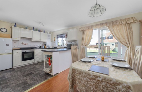 Port St Mary Cabaña | Cherry Tree House - a holiday cottage that sleeps 5 guests in 3 bedrooms