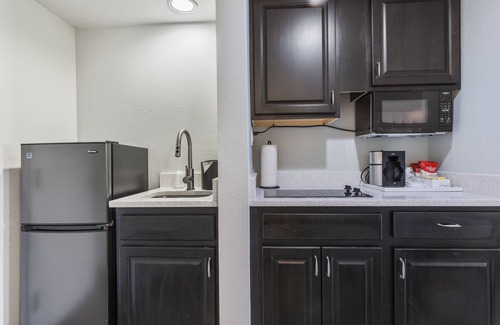 Traverse City Hotel | Cherry Tree Inn & Suites