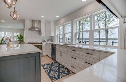 Elkton Casa | Chesapeake Point | Waterfront w/ HOT TUB + Beach!