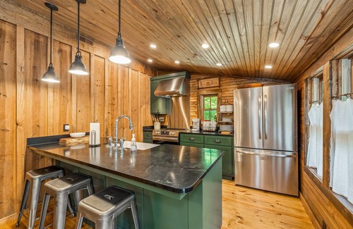 Mentone Cabina | Chestnut Cabin-historic home with modern style