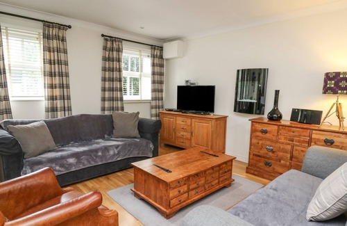 Trawscoed Casa | CHESTNUT COTTAGE, family friendly, with a garden in Llanilar