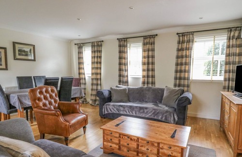 Trawscoed Casa | CHESTNUT COTTAGE, family friendly, with a garden in Llanilar
