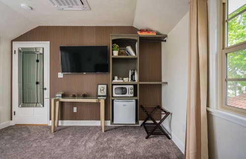 South Wrigley Condominio | Chestnut Suite with pool & hot tub