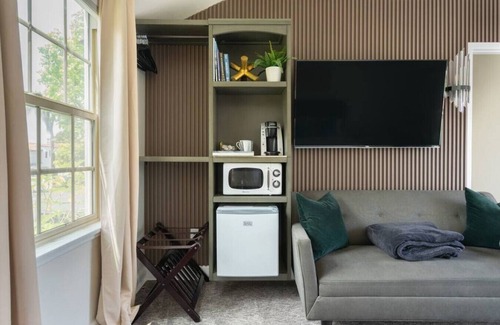 South Wrigley Condominio | Chestnut Suite with pool & hot tub