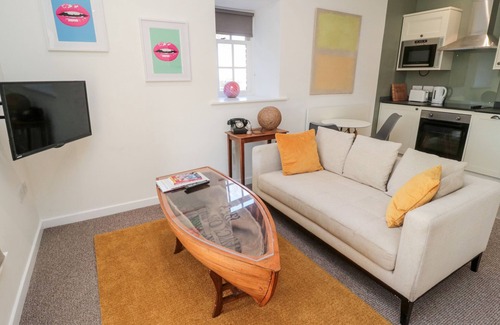 Ford Cabaña | CHEVIOT VIEW, pet friendly, with a garden in Cornhill-On-Tweed