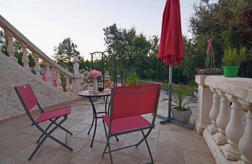 Brignoles Casa | Chez Amali - Élégant appartement de vacances en Provence avec terrasse