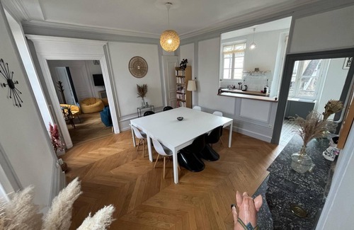 Auxerre Apartamento | Chez Aristide, 3 to 7 ppl flat ideally located in Auxerre city center.