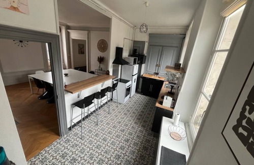 Auxerre Apartamento | Chez Aristide, 3 to 7 ppl flat ideally located in Auxerre city center.
