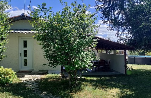 Auch Apartamento | Chez Chapellecountry living in Auch with pool. Pets welcome!
