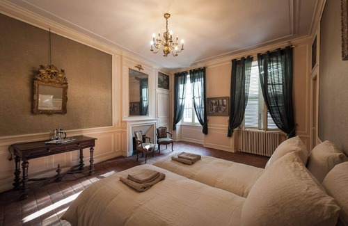 Saint-Amand-Montrond Cama Y Desayuno | Chez Diane Mansion for 12 people, ideal for a stay in Central France