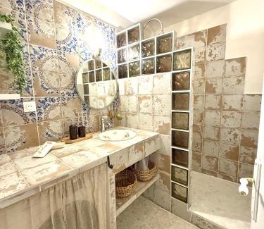 Devant-les-Ponts Apartamento | Chez Grand-Mère Close to City Center Free Parking Perfect for Professionals or Erasmus