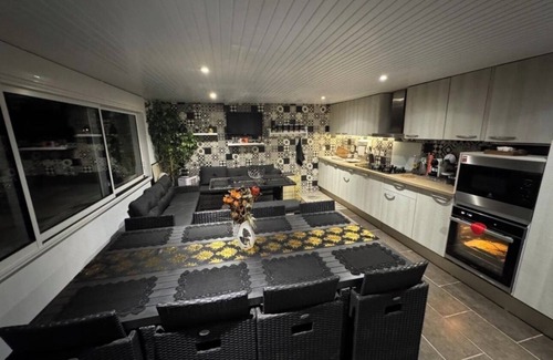 Montbazin Apartamento | Chez Isa - apartment with pool and jacuzzi