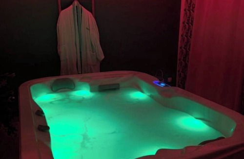 Montbazin Apartamento | Chez Isa - apartment with pool and jacuzzi