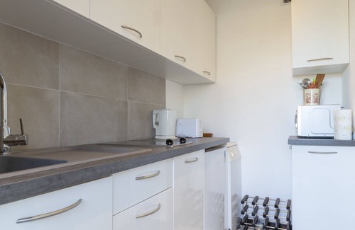 Cap-d'Antibes Apartamento | Chez J-P - 100m beach 2-4pers terrace sea view pool garage