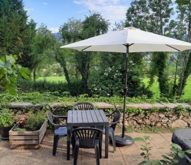 La Bastide-de-Serou Apartamento | Chez Line et Pierre: Appartement spacieux, lumineux et équipé