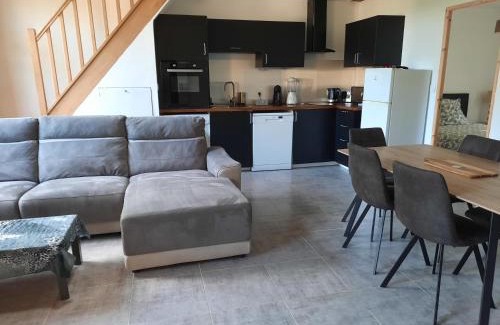 La Bastide-de-Serou Apartamento | Chez Line et Pierre: Appartement spacieux, lumineux et équipé