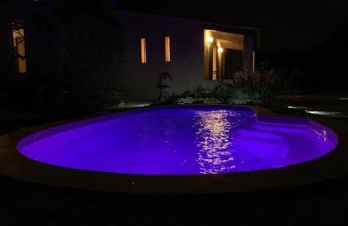 Domazan Casa | Chez Lydia - Face vignoble, Idéal famille, Billard