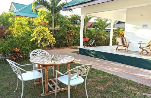 La Digue Villa | CHEZ MARVA Grande Villa COCO 3 à 12 personnes
