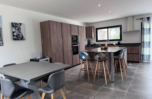 Saze Casa | Chez Mila et Ben / Contemporary house in Provence. ideal for families