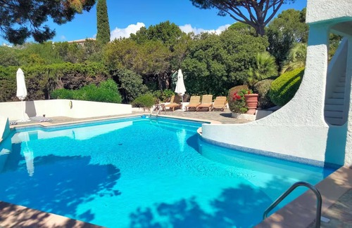 Cala Rossa Villa | Chez Mister J, spacious villa with swimming pool, in the heart of the Cala Rossa estate.