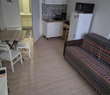 Chambon-sur-Voueize Apartamento | Chez Nono - Studio chaleureux proche thermes