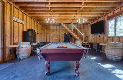 Cloverdale Casa | Chianti by AvantStay Stunning Secluded Ranch w Pickleball Court Barn