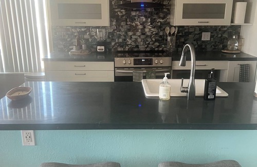 Scottsdale Estates Six Condominio | Chic 1 and 1/2 bedroom + loft condo in Scottsdale with community pool + gym