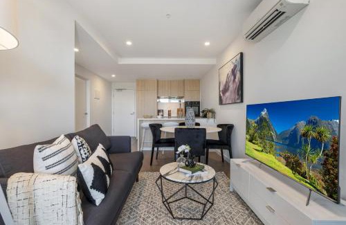 Moonee Ponds Apartamento | Chic 1-Bed with Parking, Gym, Pool & City Views