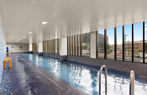 Wentworth Point Apartamento | Chic 1-Bed with Pool by River Ferry & Amenities