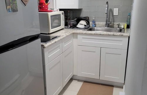 West Side Apartamento | Chic 1-bedroom apartment in fantastic Jersey City with Backyard